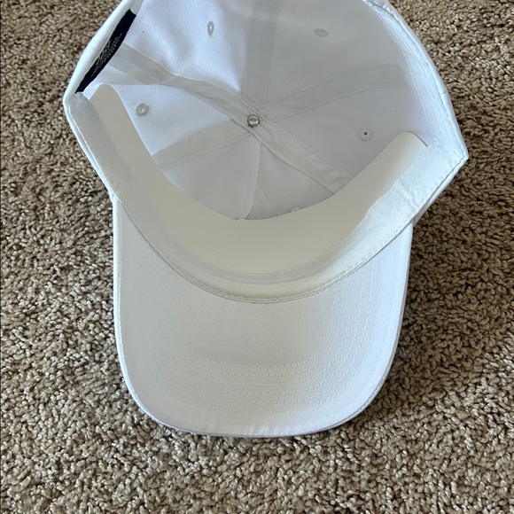 White Cap - Picture 4 of 4